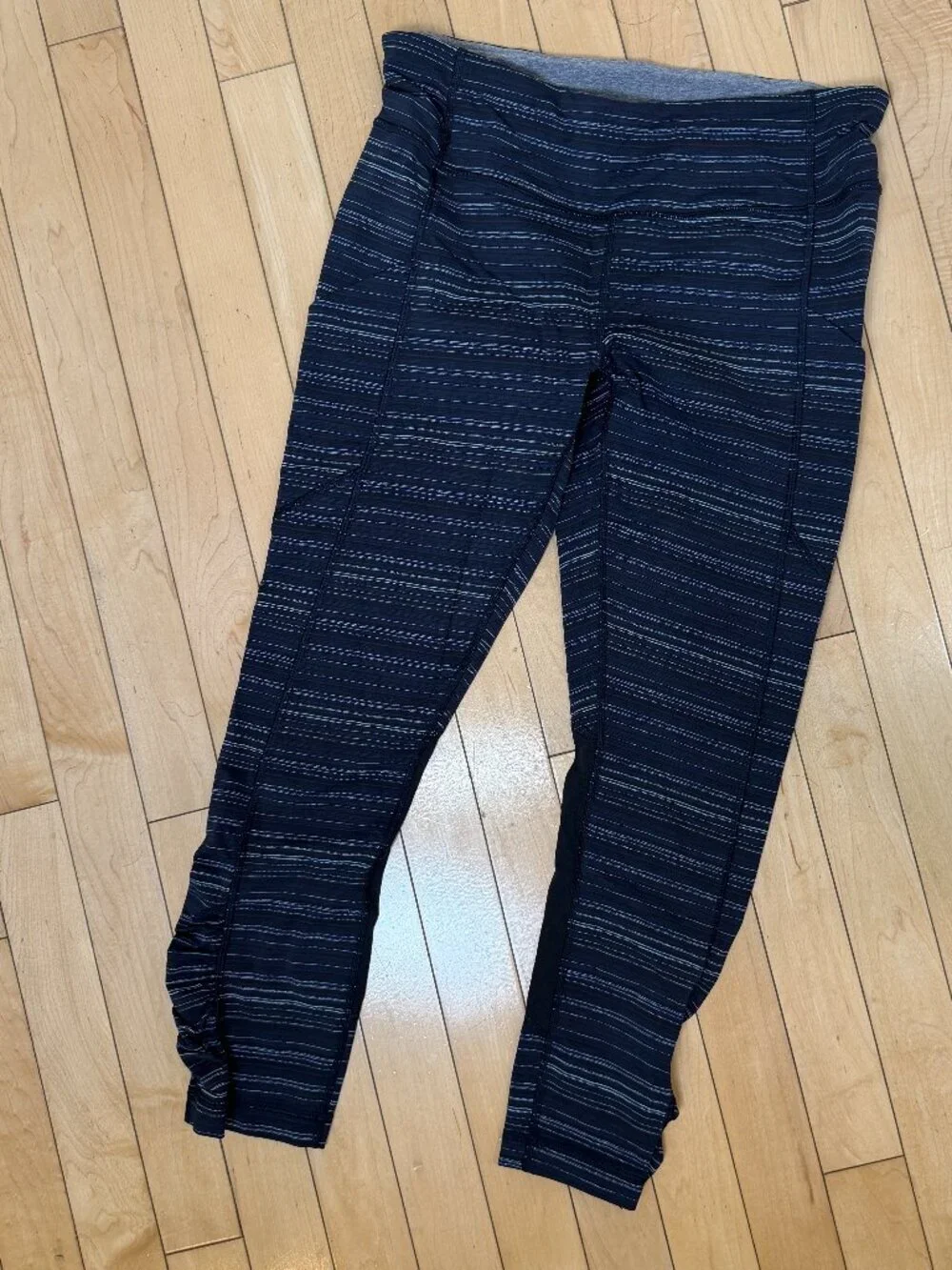 Lululemon Pace Rival Crop leggings in the Cyber Stripe Naval Blue Black Size 8